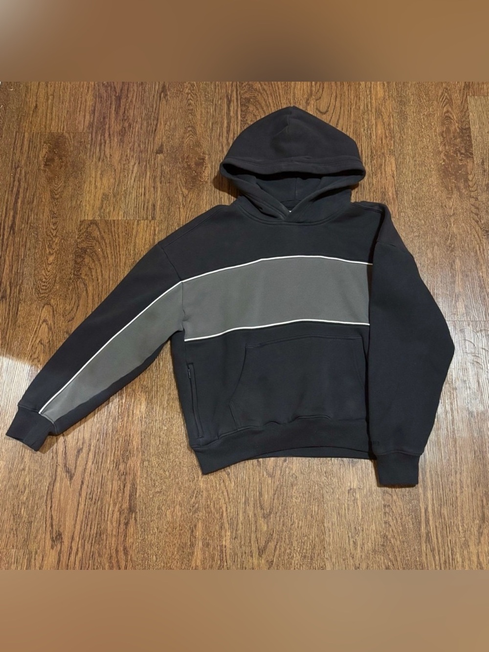 Hollister Co. Men's Boxy Black and Gray Hoodie